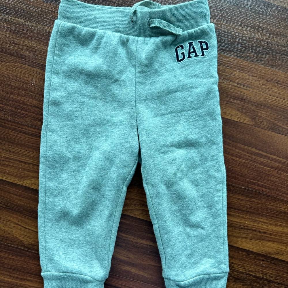 Gap sweatpants 2t